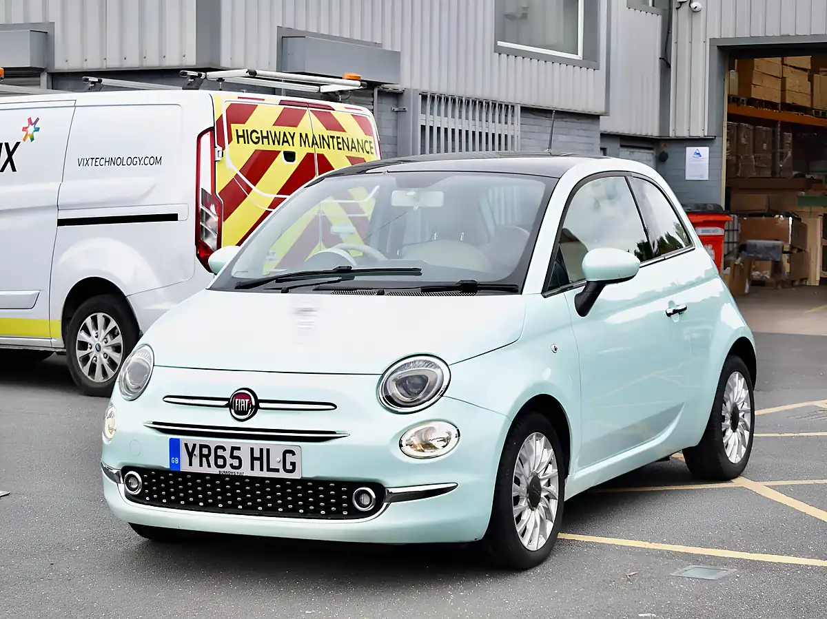Used 2015 Fiat 500 Lounge Green - Interior and Exterior details 3