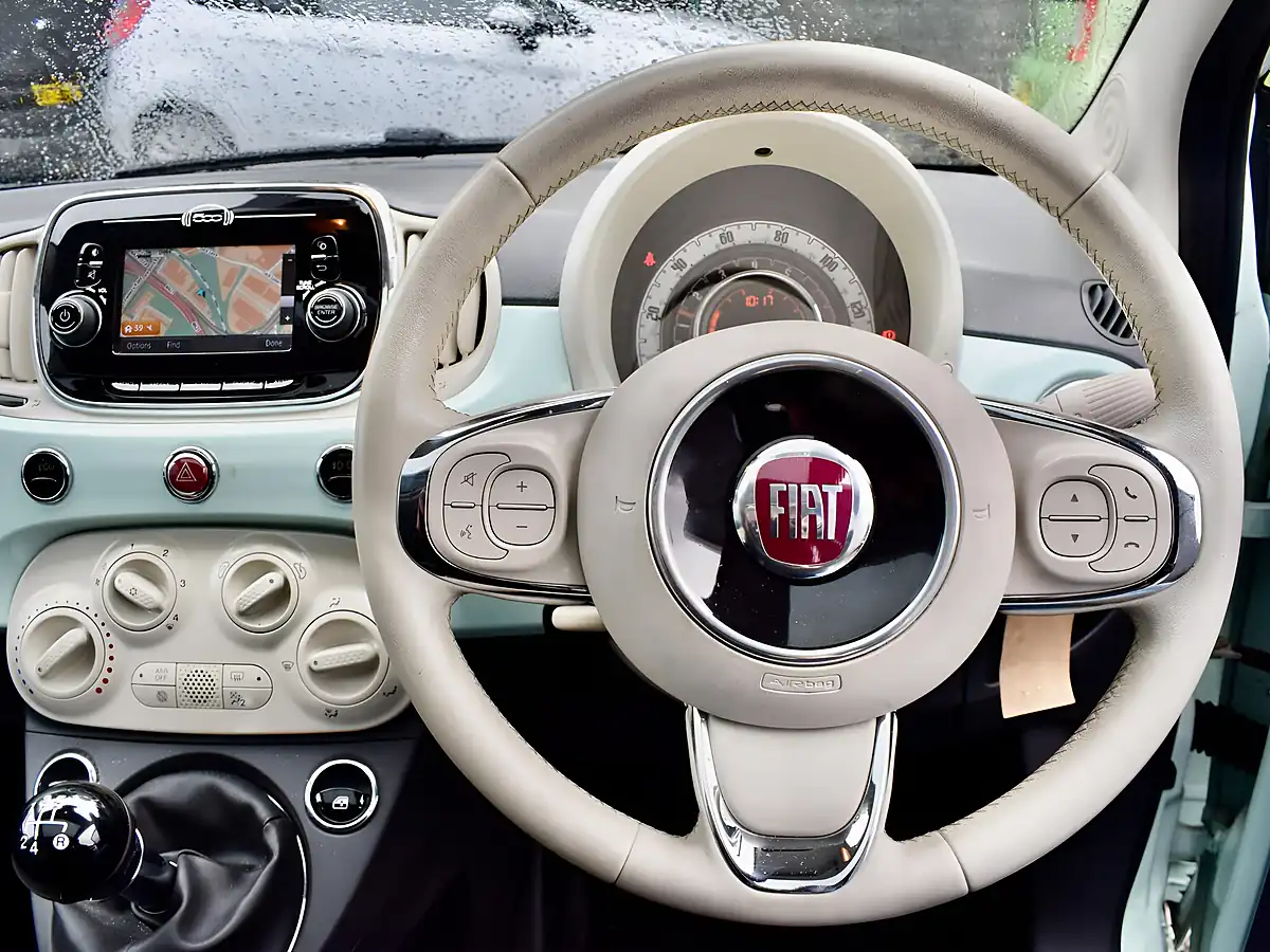 Used 2015 Fiat 500 Lounge Green - Interior and Exterior details 10
