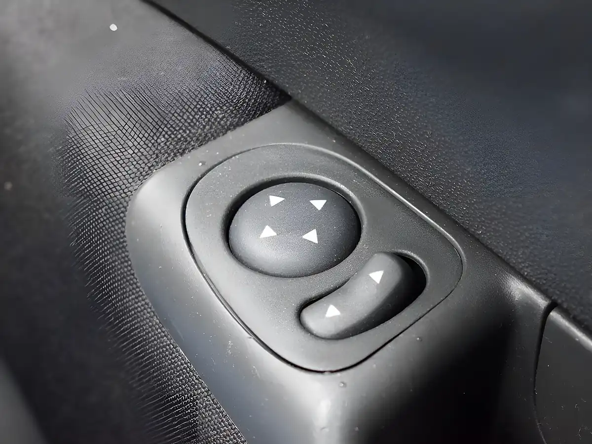 Used 2015 Fiat 500 Lounge Green - Interior and Exterior details 12