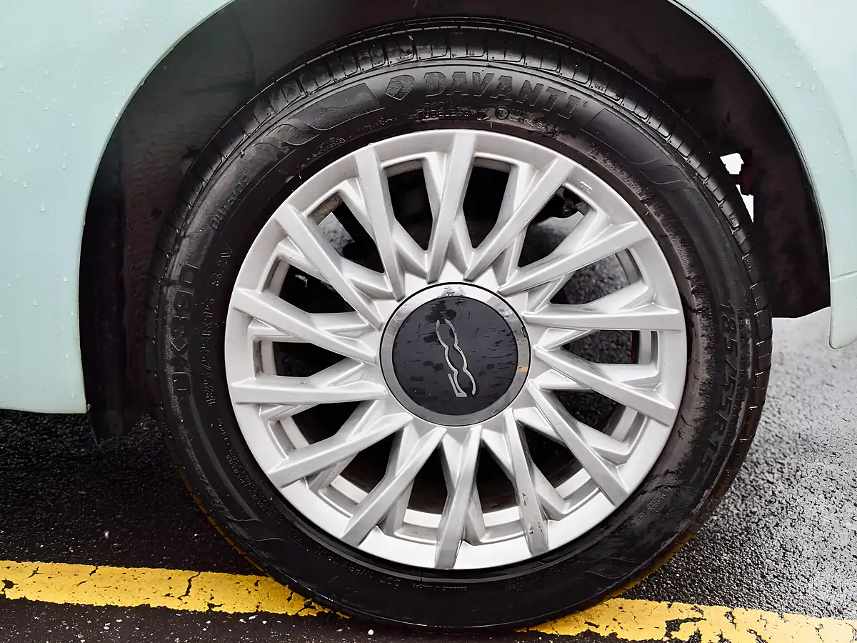 Used 2015 Fiat 500 Lounge Green - Interior and Exterior details 14