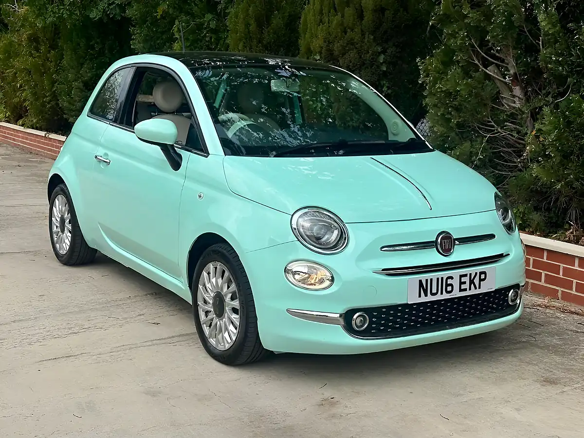 Used 2015 Fiat 500 Lounge Green - Front View