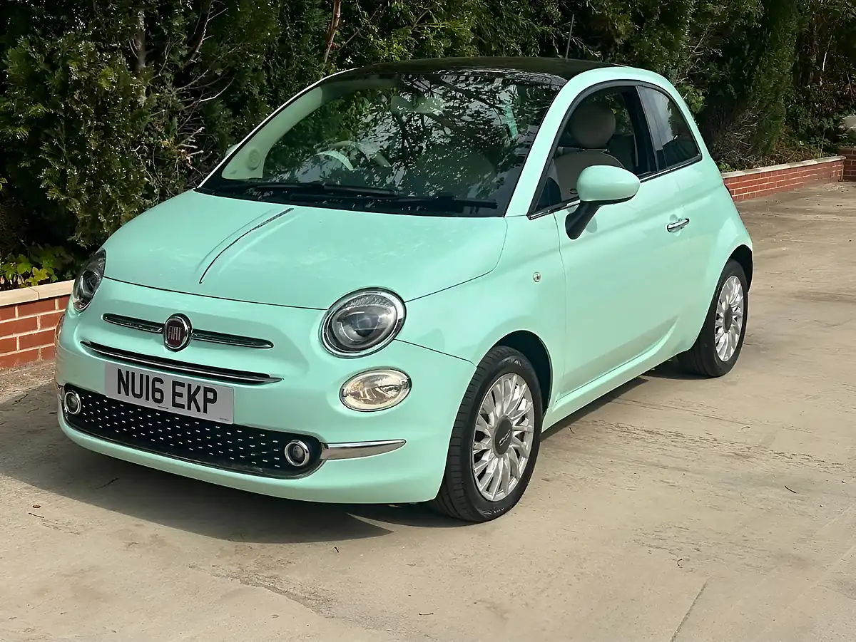 Used 2015 Fiat 500 Lounge Green - Interior and Exterior details 14