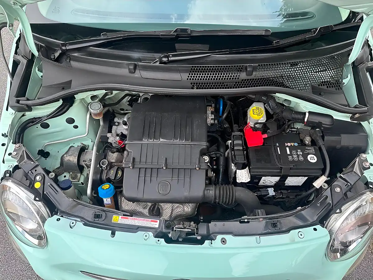 Used 2015 Fiat 500 Lounge Green - Interior and Exterior details 4