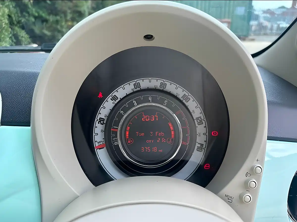 Used 2015 Fiat 500 Lounge Green - Interior and Exterior details 9