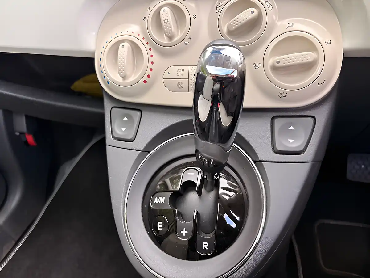 Used 2015 Fiat 500 Lounge White - Interior and Exterior details 15