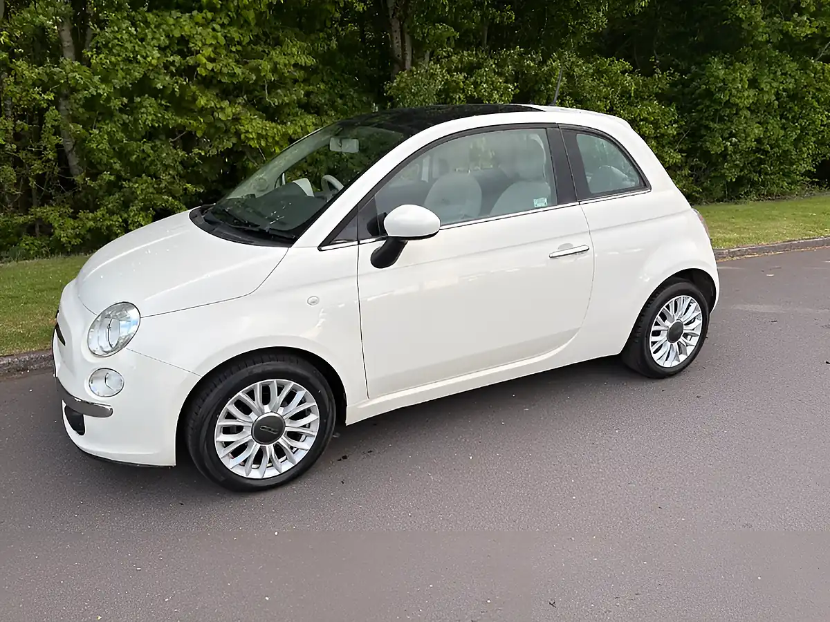 Used 2015 Fiat 500 Lounge White - Interior and Exterior details 2