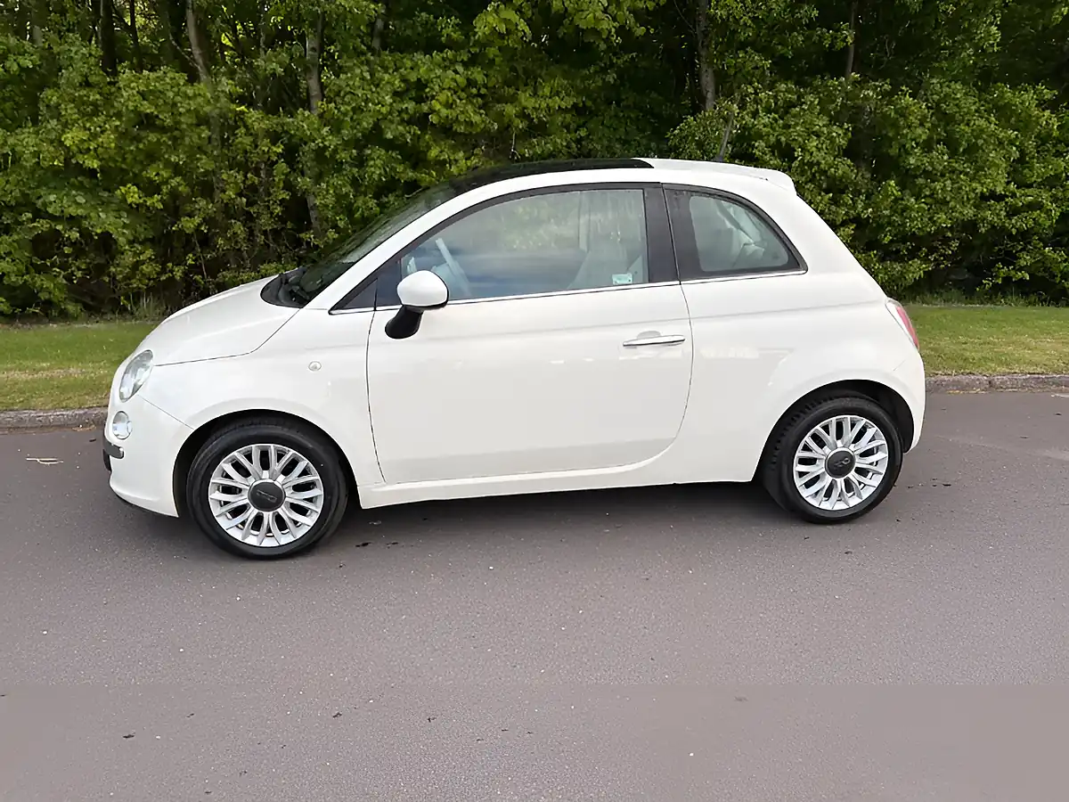 Used 2015 Fiat 500 Lounge White - Interior and Exterior details 3