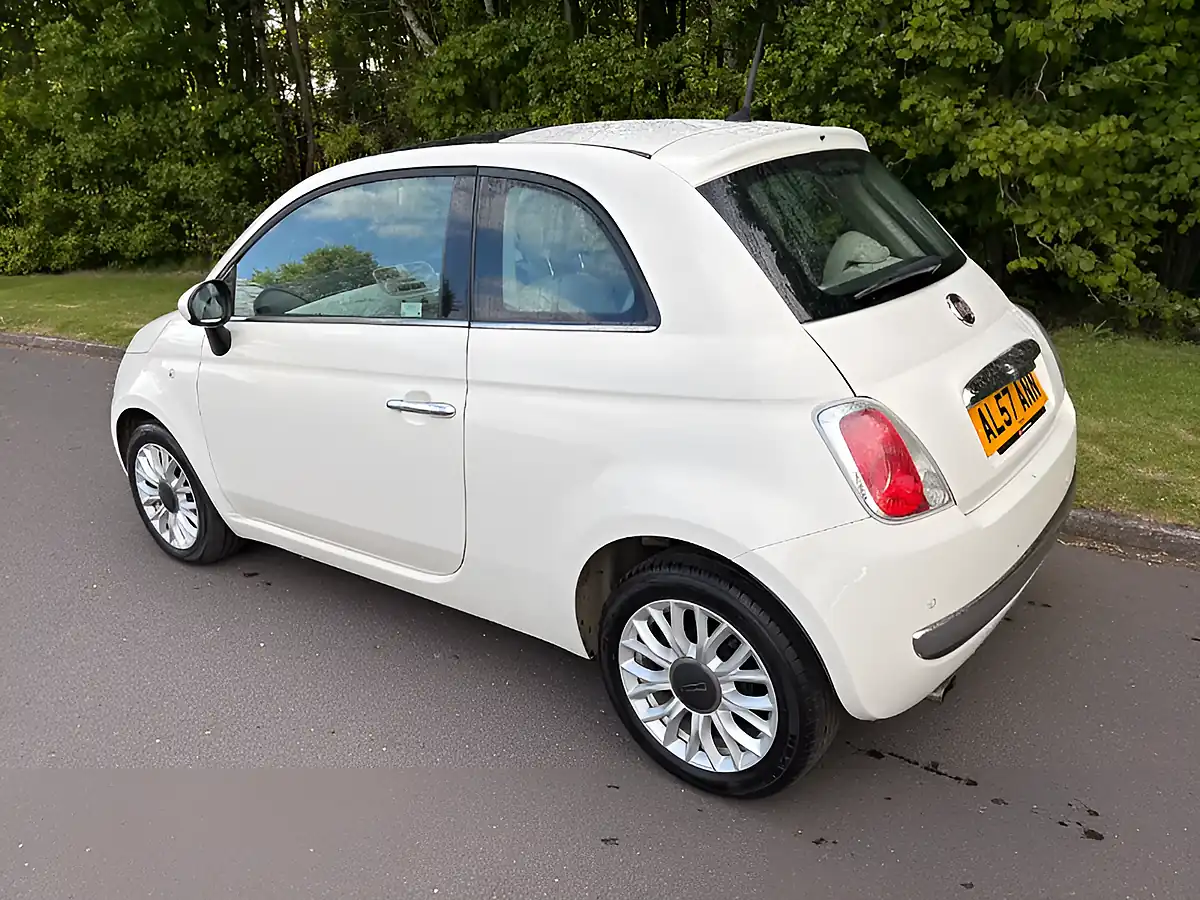 Used 2015 Fiat 500 Lounge White - Interior and Exterior details 4