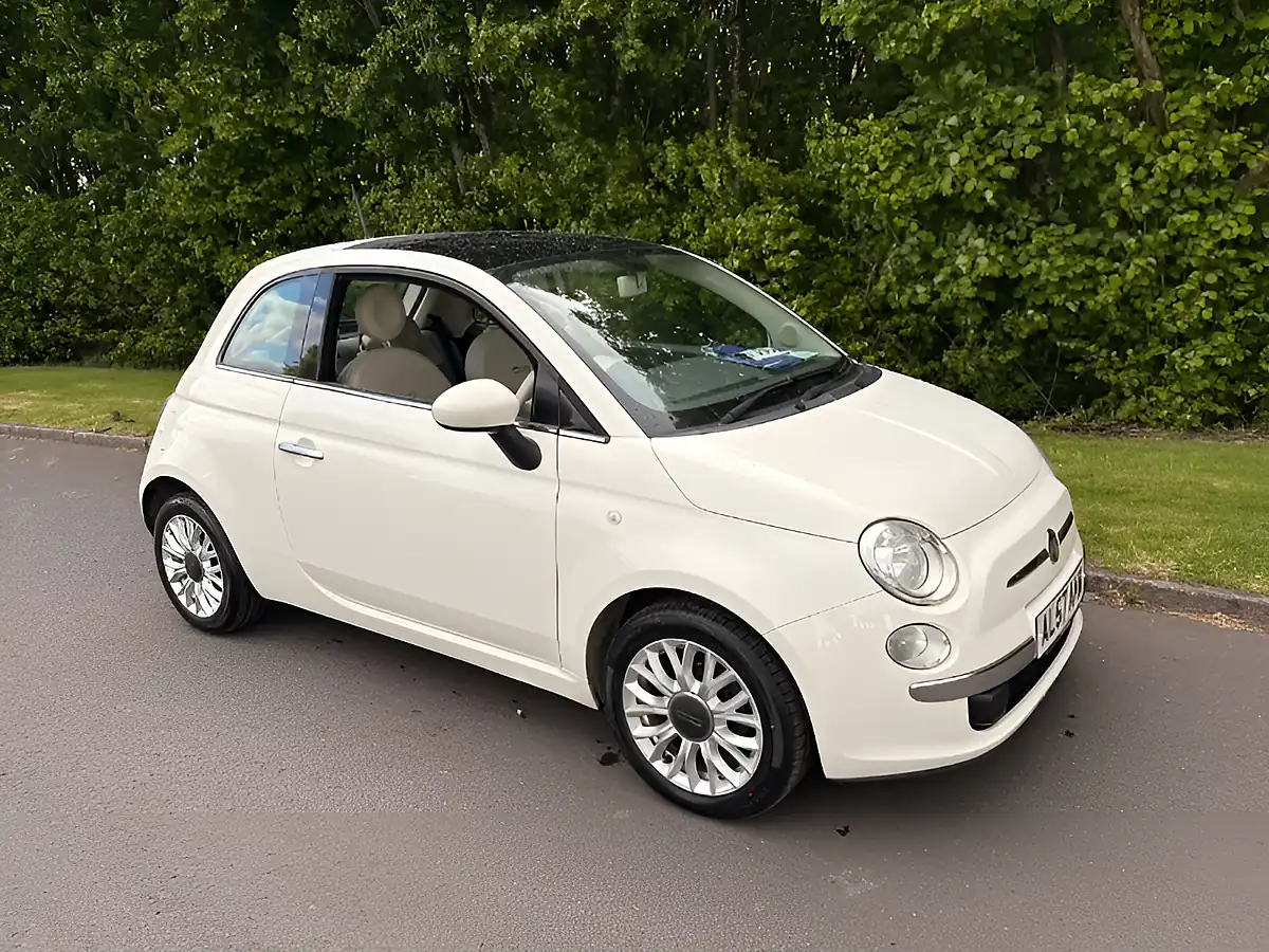 Used 2015 Fiat 500 Lounge White - Interior and Exterior details 5