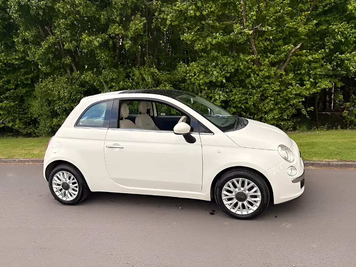 Used 2015 Fiat 500 Lounge White - Interior and Exterior details 6