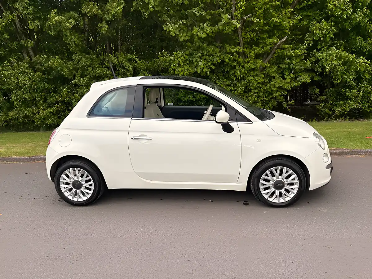 Used 2015 Fiat 500 Lounge White - Interior and Exterior details 7