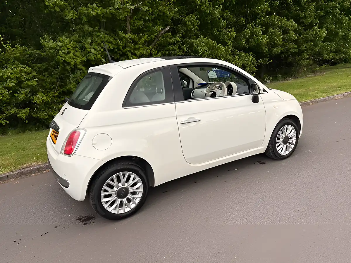 Used 2015 Fiat 500 Lounge White - Interior and Exterior details 8