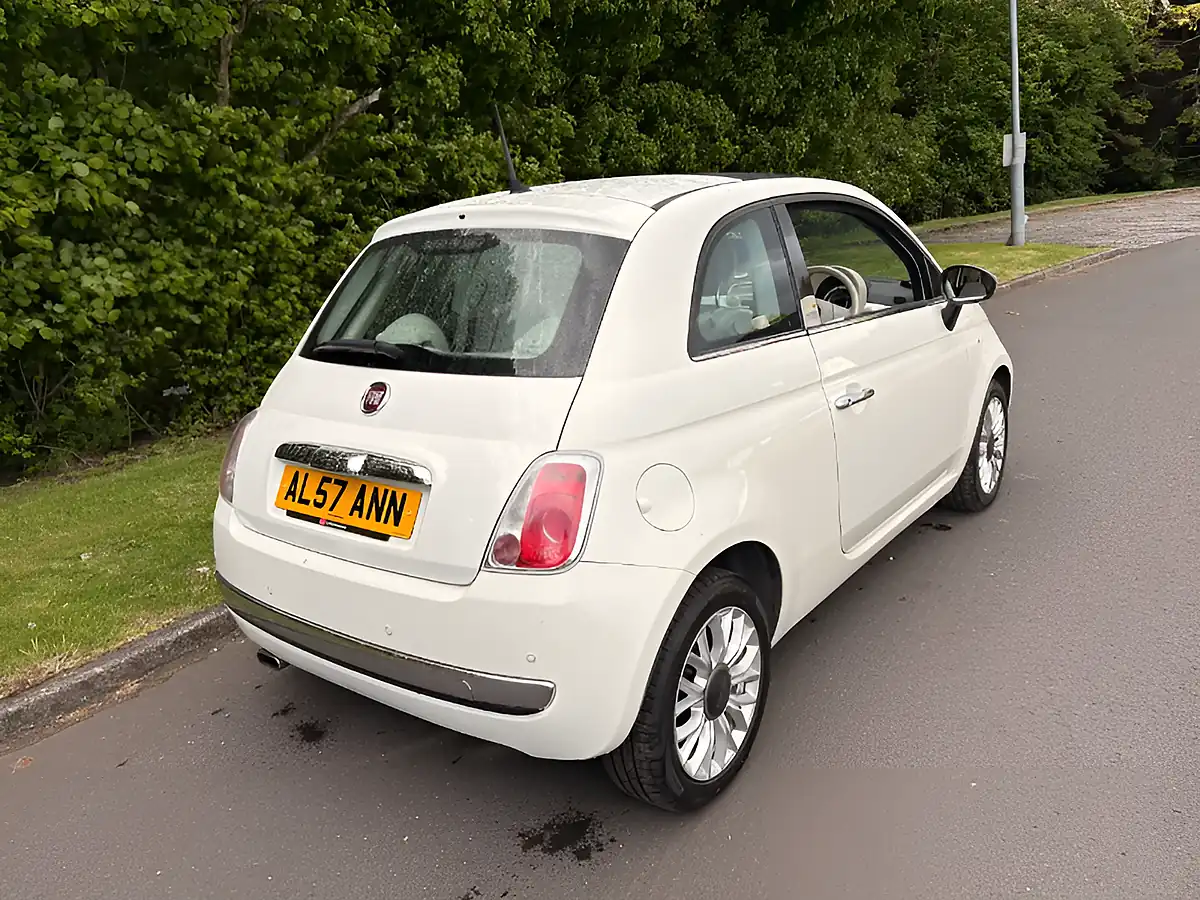 Used 2015 Fiat 500 Lounge White - Interior and Exterior details 9