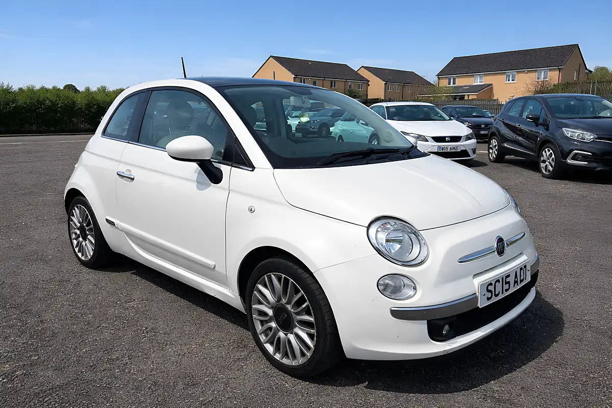 Used 2015 Fiat 500 Lounge White - Front View