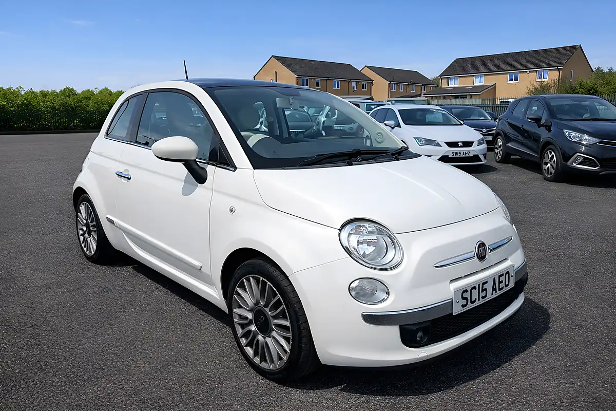 Used 2015 Fiat 500 Lounge White - Interior and Exterior details 4