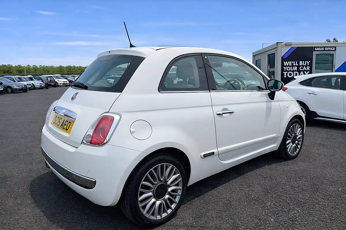 Used 2015 Fiat 500 Lounge White - Interior and Exterior details 7
