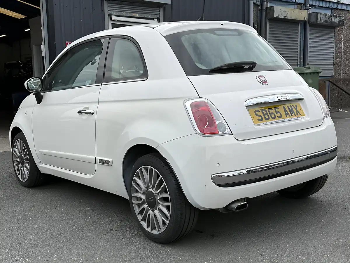 Used 2015 Fiat 500 Lounge White - Interior and Exterior details 4