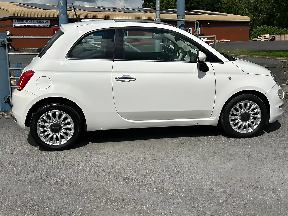 Used 2015 Fiat 500 Lounge White - Interior and Exterior details 8