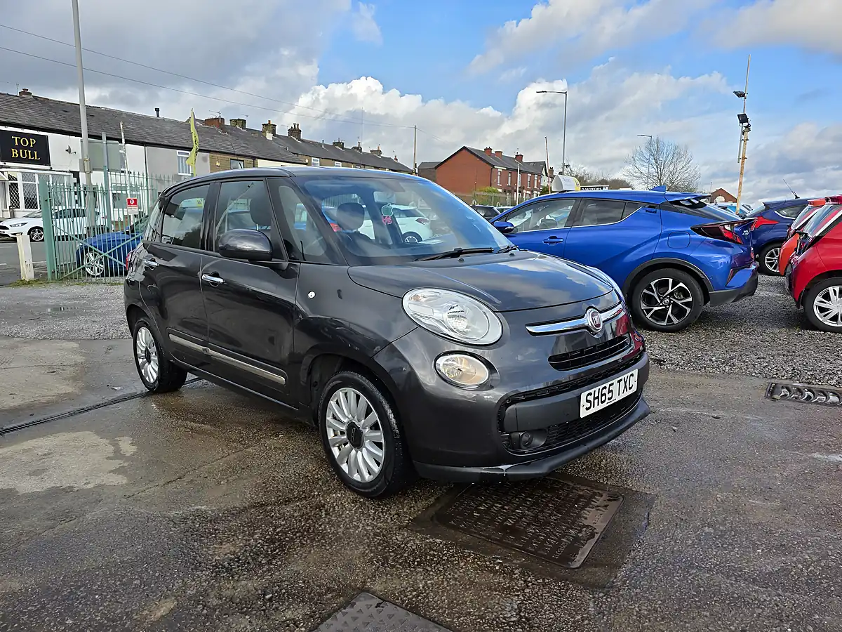 Used 2015 Fiat 500L Pop Star Grey - Interior and Exterior details 3
