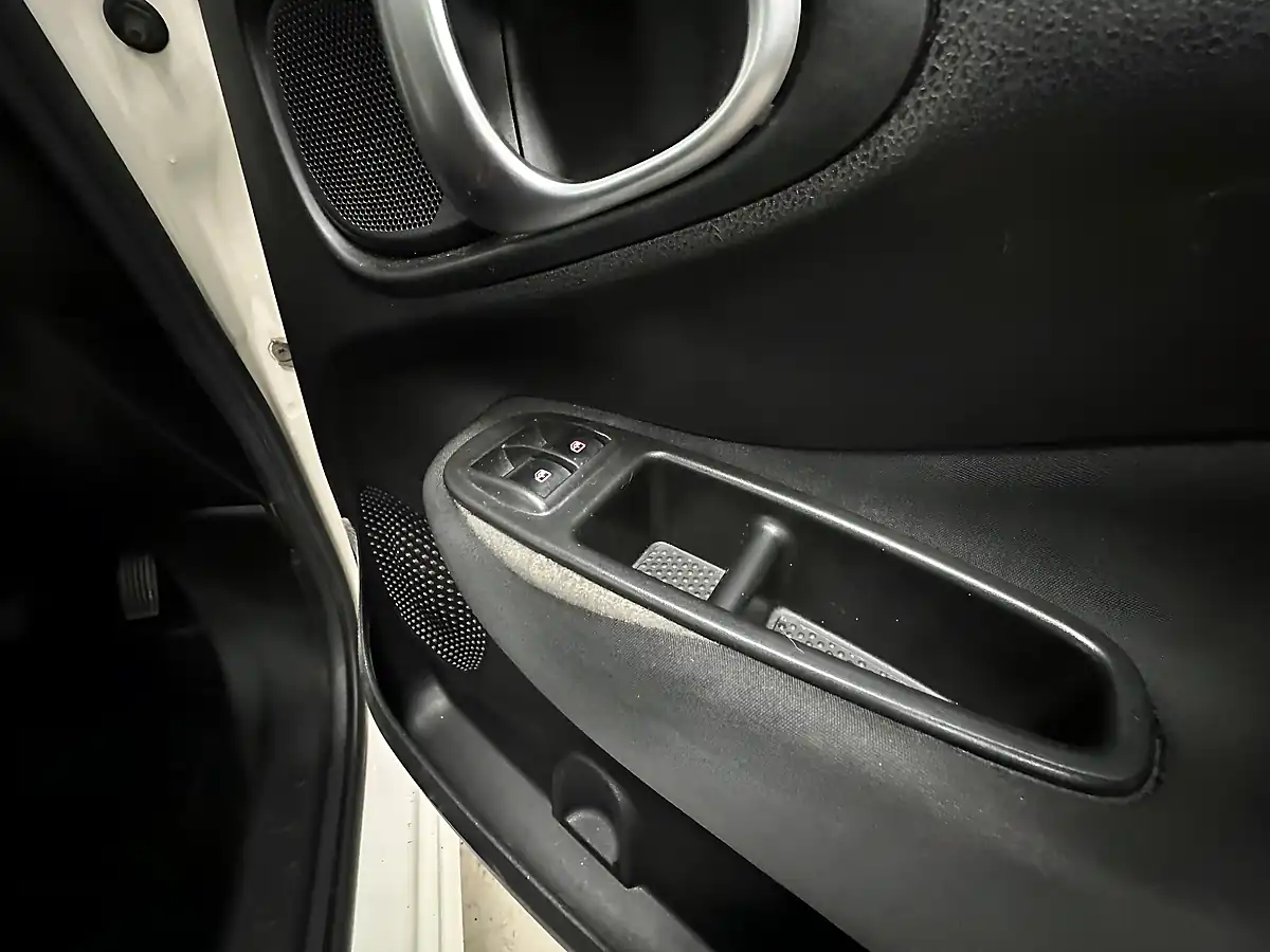 Used 2015 Fiat 500L Pop Star White - Interior and Exterior details 12
