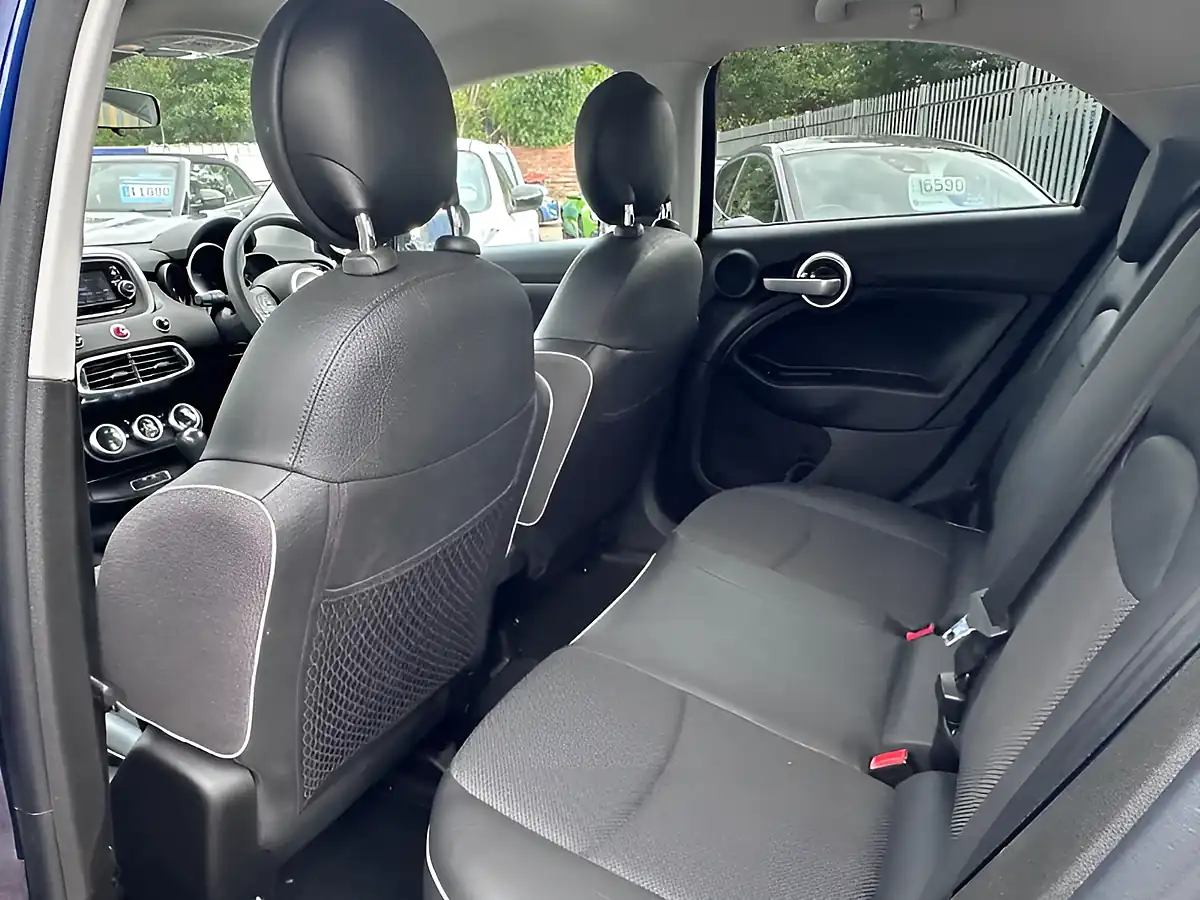 Used 2015 Fiat 500X Cross Blue - Interior and Exterior details 11