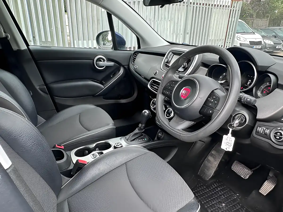Used 2015 Fiat 500X Cross Blue - Interior and Exterior details 14