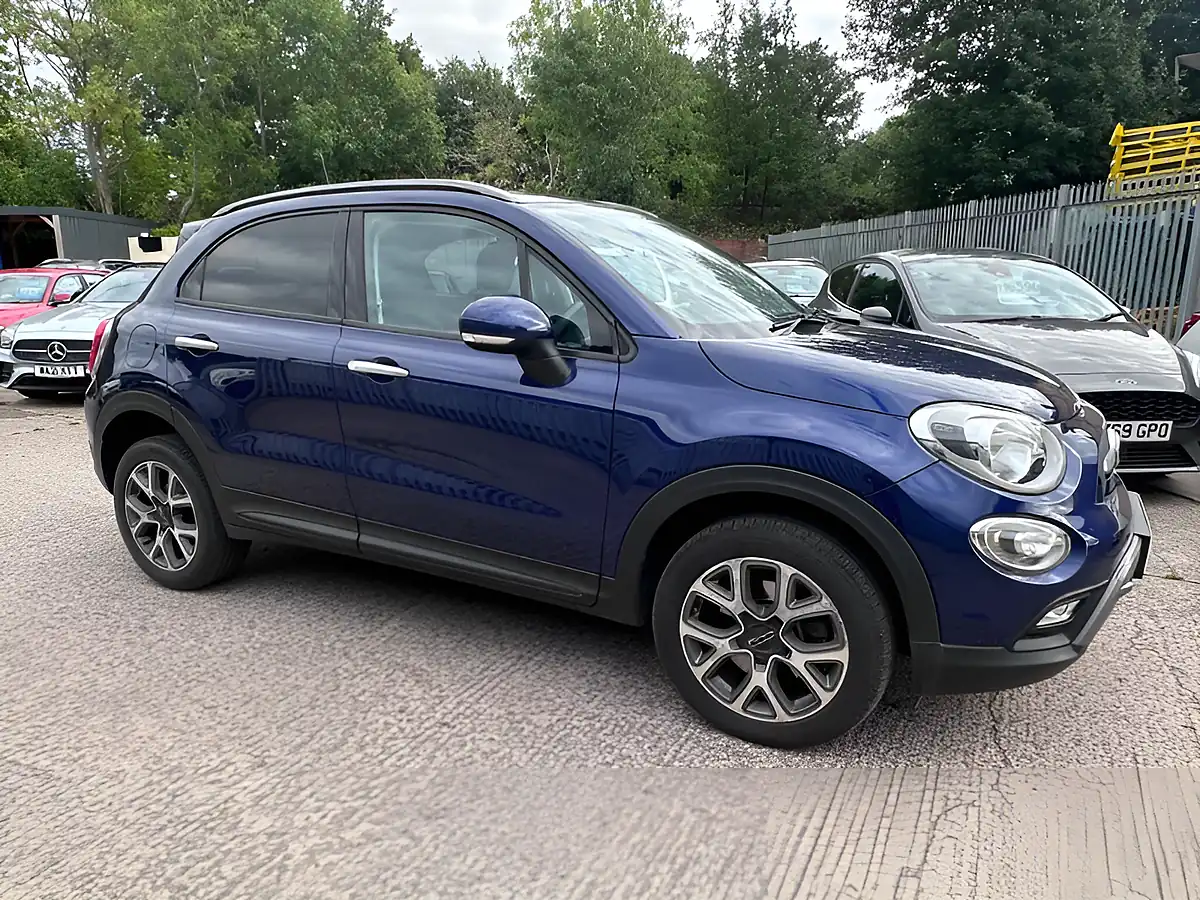 Used 2015 Fiat 500X Cross Blue - Interior and Exterior details 3