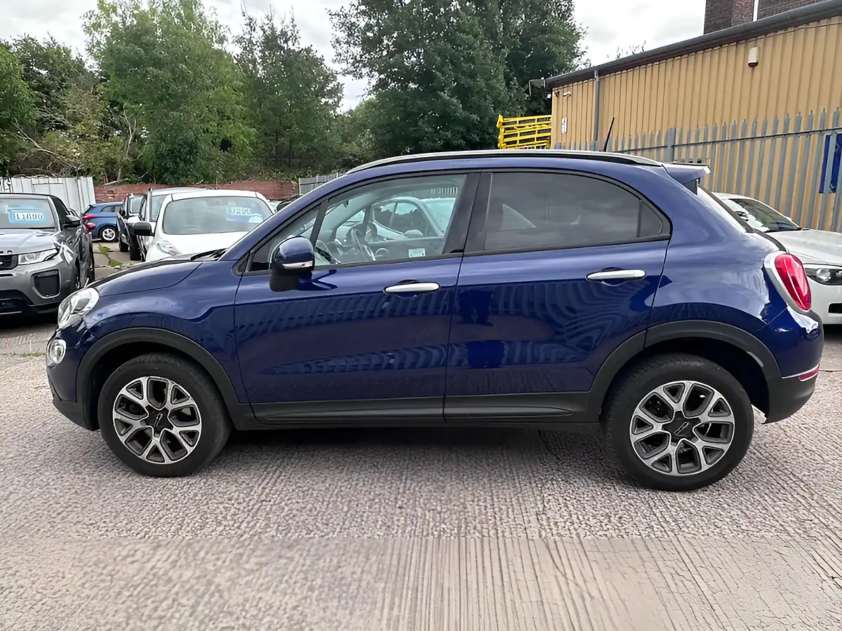Used 2015 Fiat 500X Cross Blue - Interior and Exterior details 8