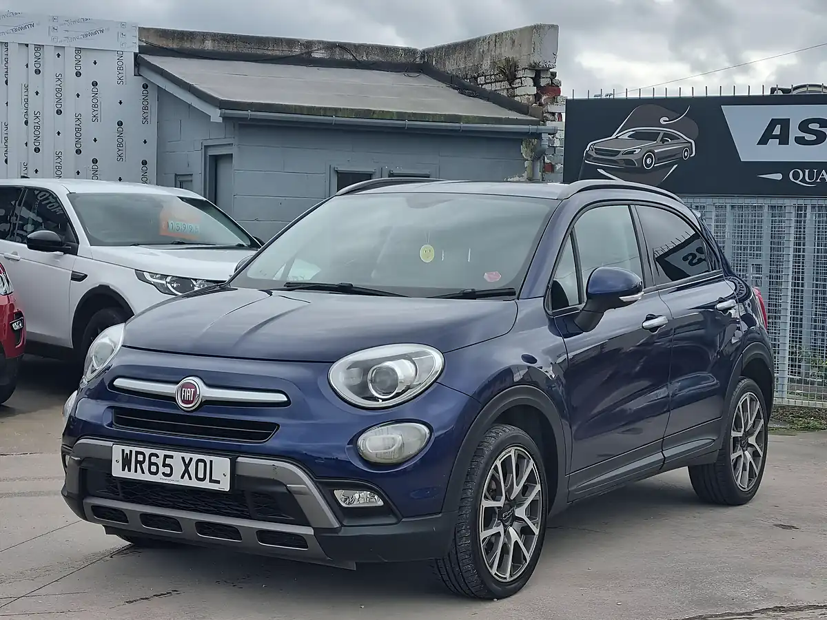 Used 2015 Fiat 500X Cross Plus Blue - Interior and Exterior details 3