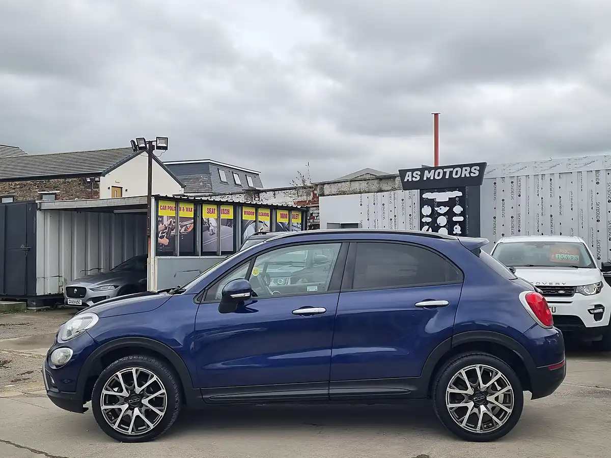 Used 2015 Fiat 500X Cross Plus Blue - Interior and Exterior details 7