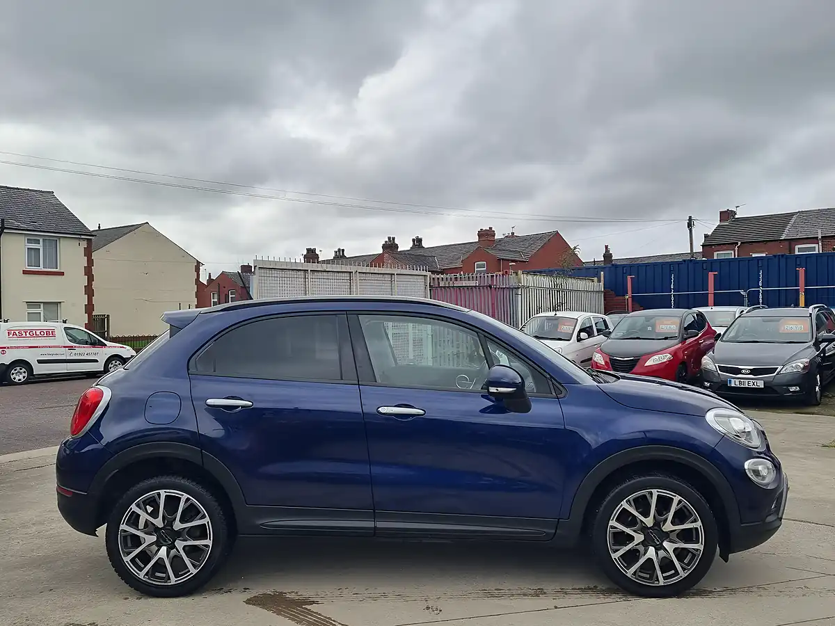 Used 2015 Fiat 500X Cross Plus Blue - Interior and Exterior details 8