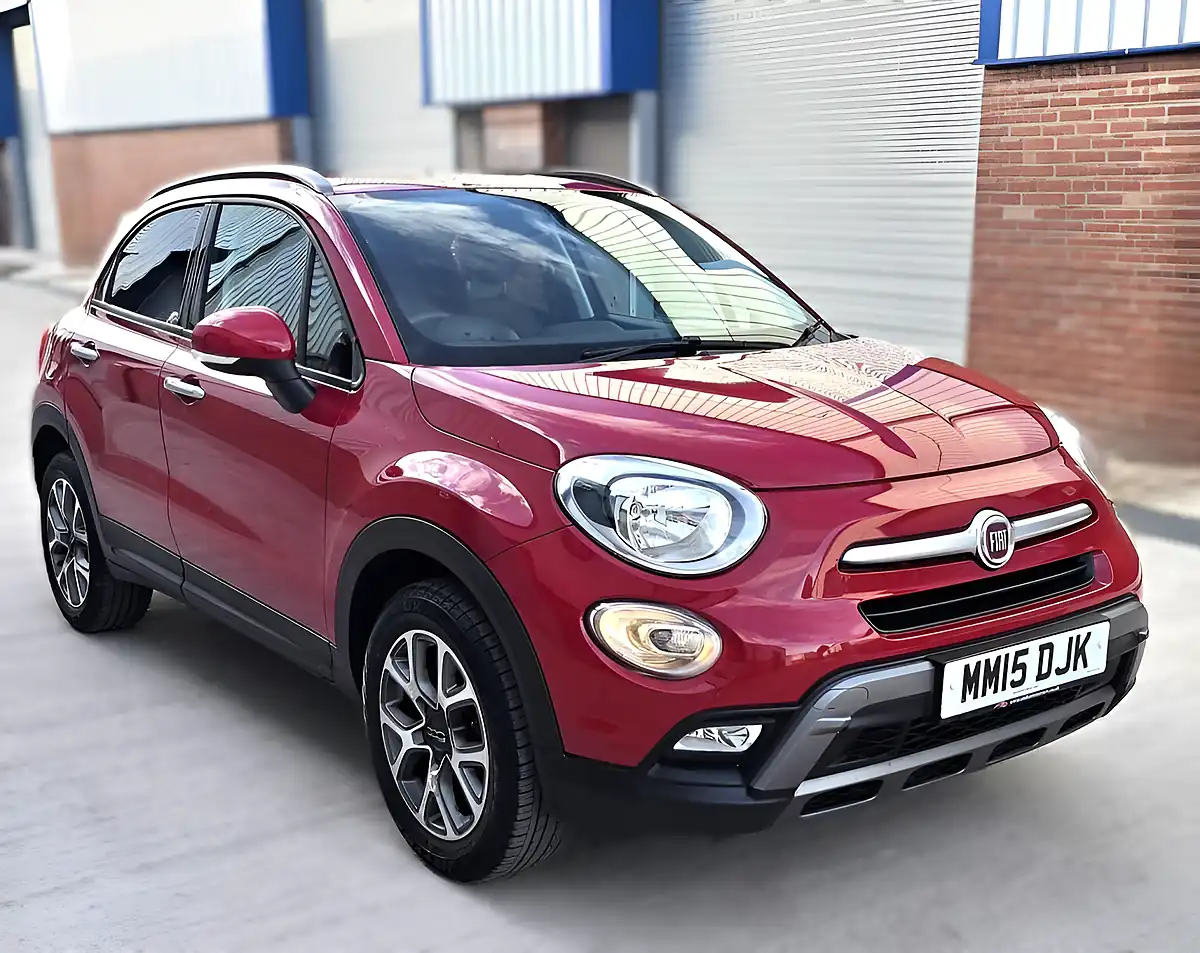 Used 2015 Fiat 500X Cross Red - Front View