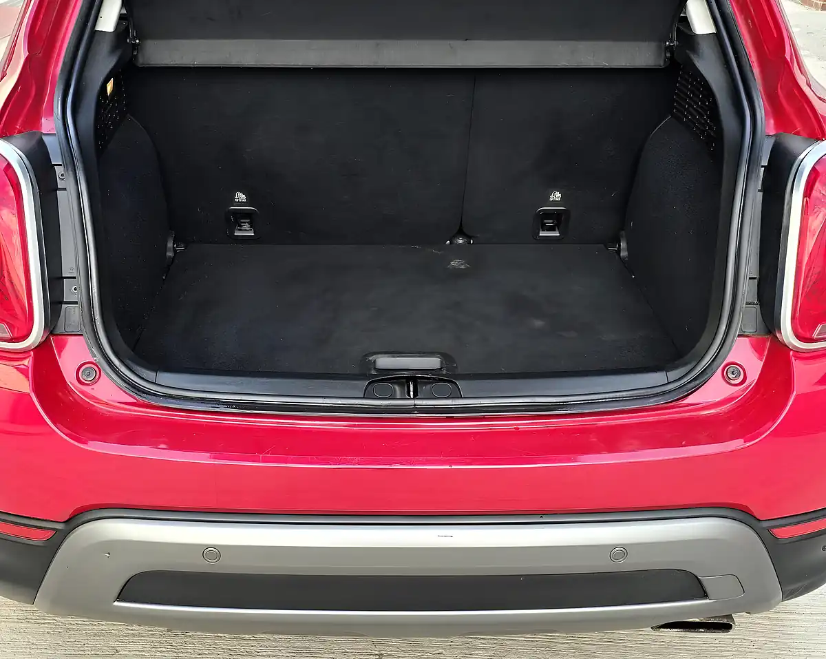 Used 2015 Fiat 500X Cross Red - Interior and Exterior details 15