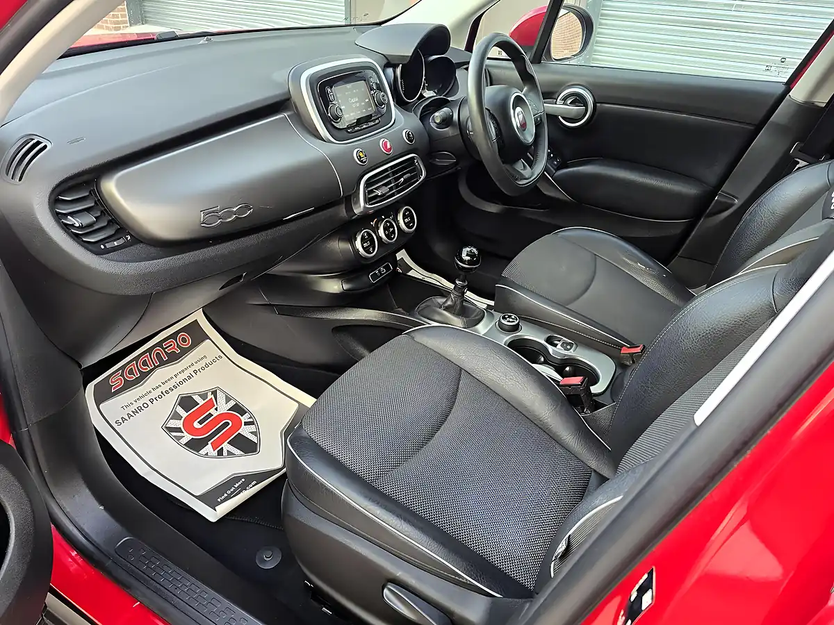 Used 2015 Fiat 500X Cross Red - Interior and Exterior details 16