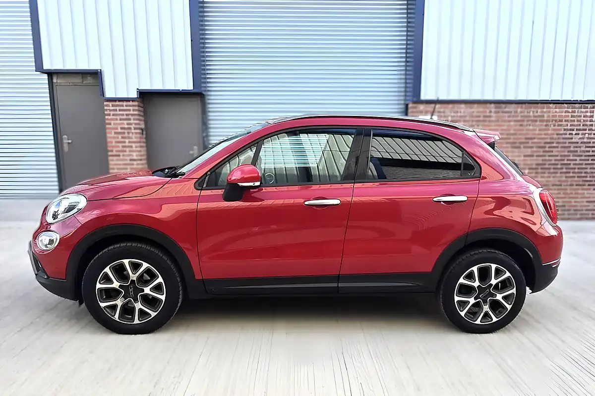 Used 2015 Fiat 500X Cross Red - Interior and Exterior details 7