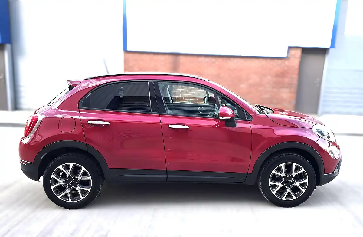 Used 2015 Fiat 500X Cross Red - Interior and Exterior details 9