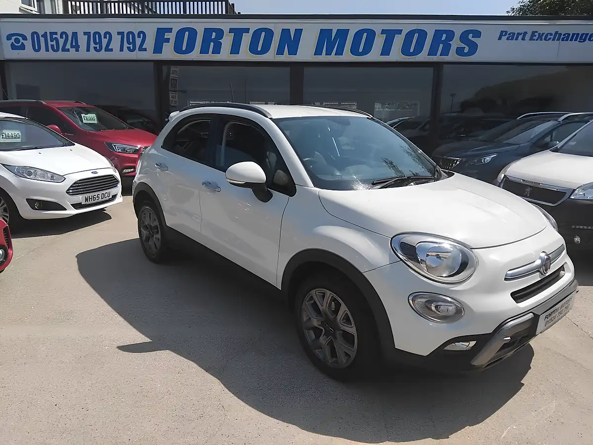 Used 2015 Fiat 500X Cross White - Front View