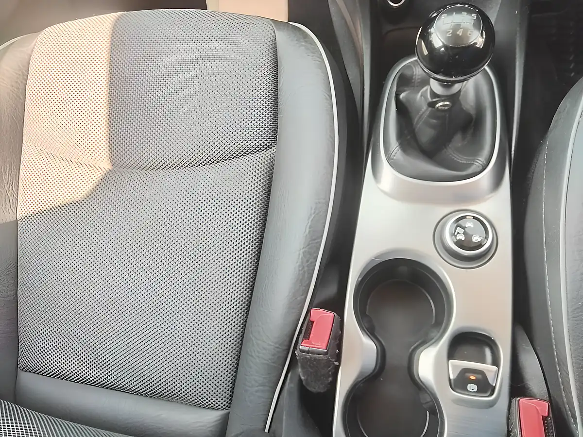 Used 2015 Fiat 500X Cross White - Interior and Exterior details 13