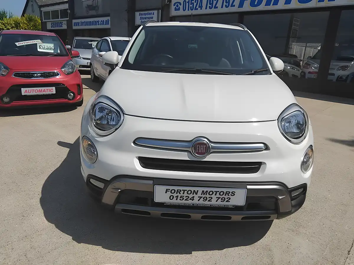 Used 2015 Fiat 500X Cross White - Interior and Exterior details 3