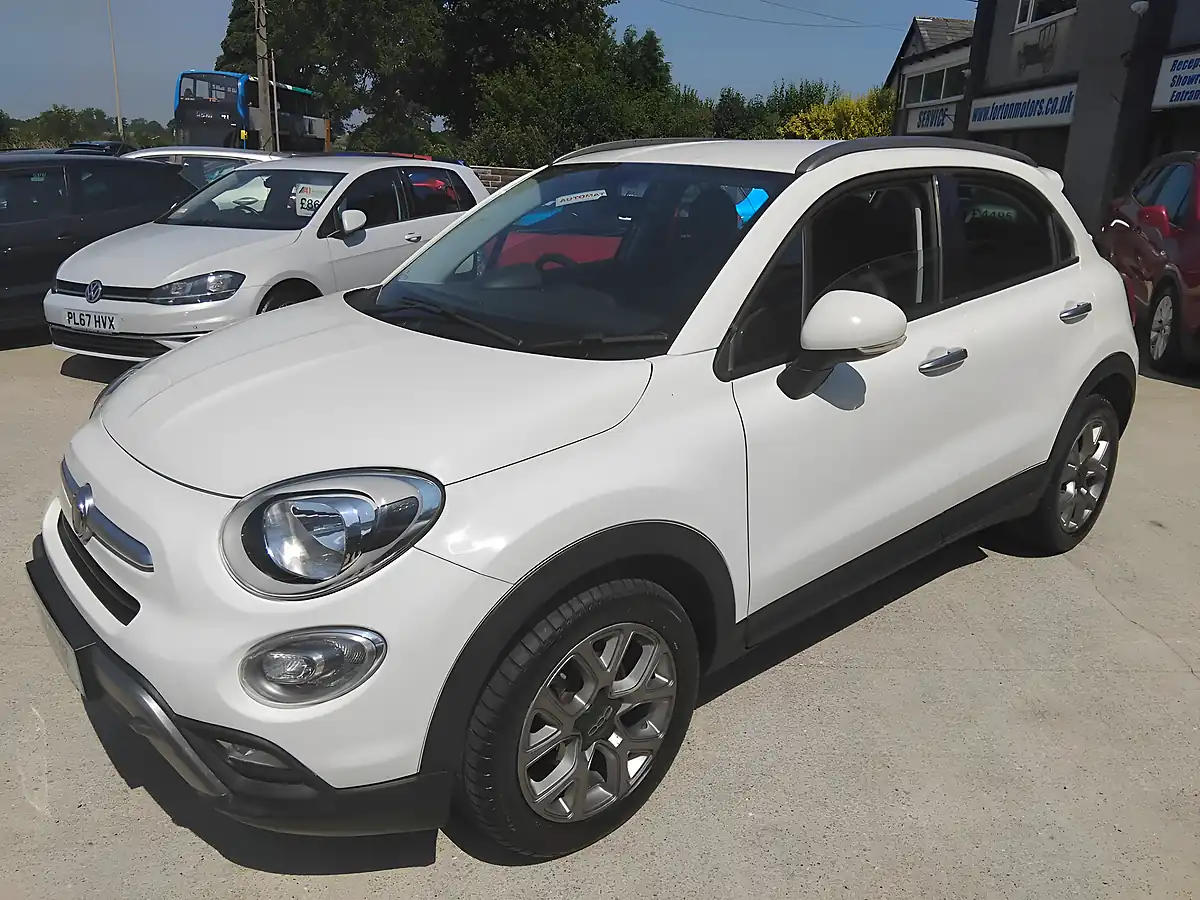 Used 2015 Fiat 500X Cross White - Interior and Exterior details 4