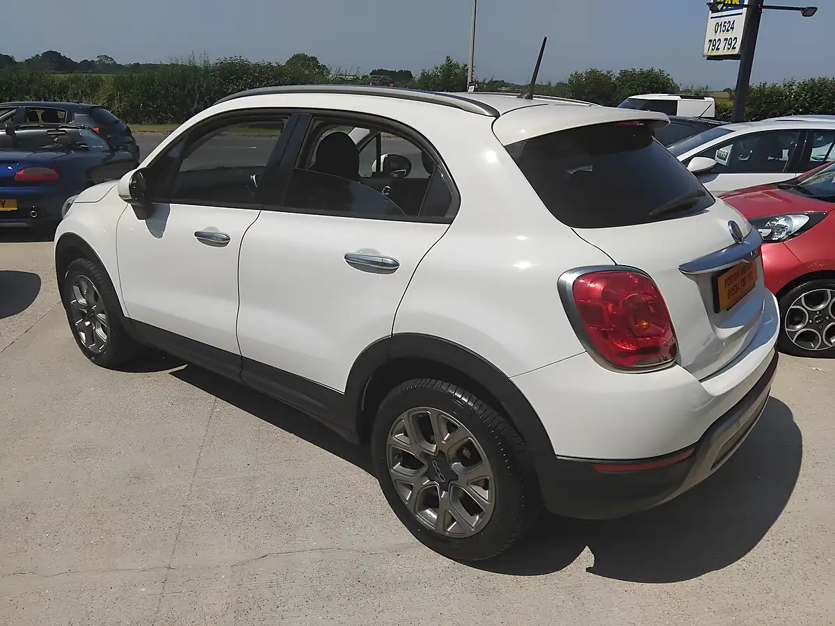 Used 2015 Fiat 500X Cross White - Interior and Exterior details 5