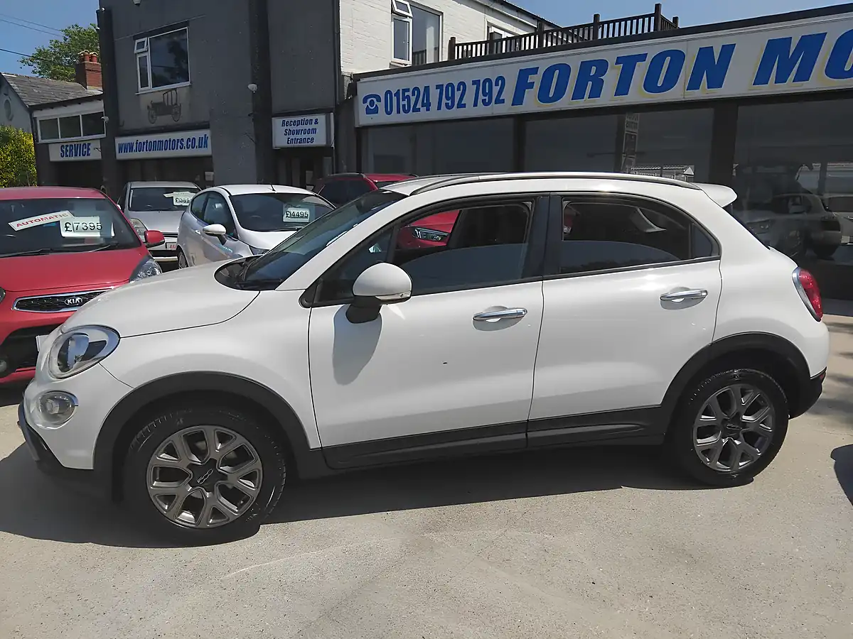 Used 2015 Fiat 500X Cross White - Interior and Exterior details 9