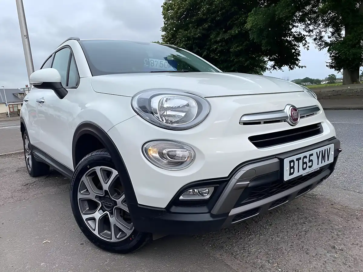 Used 2015 Fiat 500X Cross White - Front View