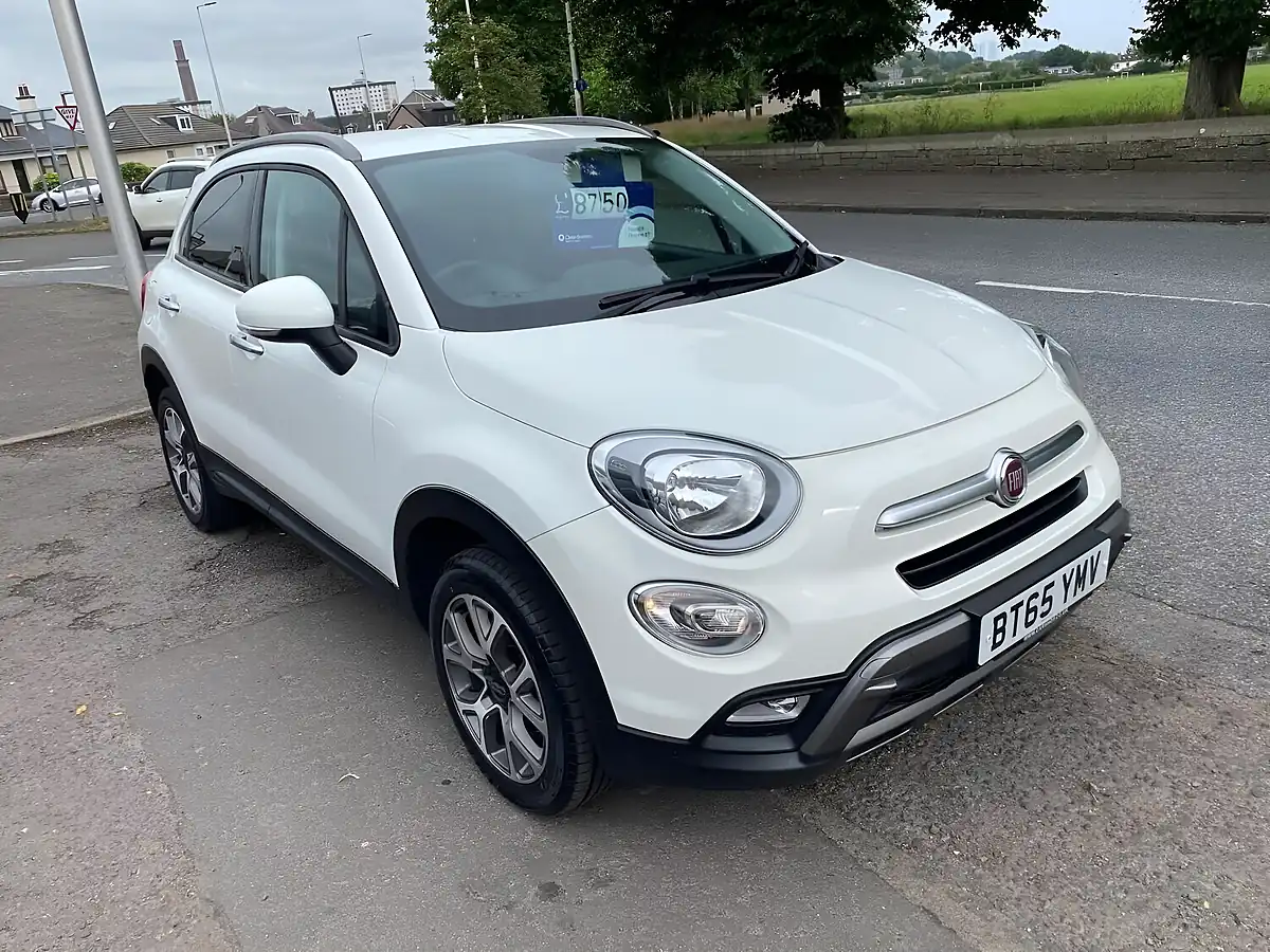 Used 2015 Fiat 500X Cross White - Interior and Exterior details 3