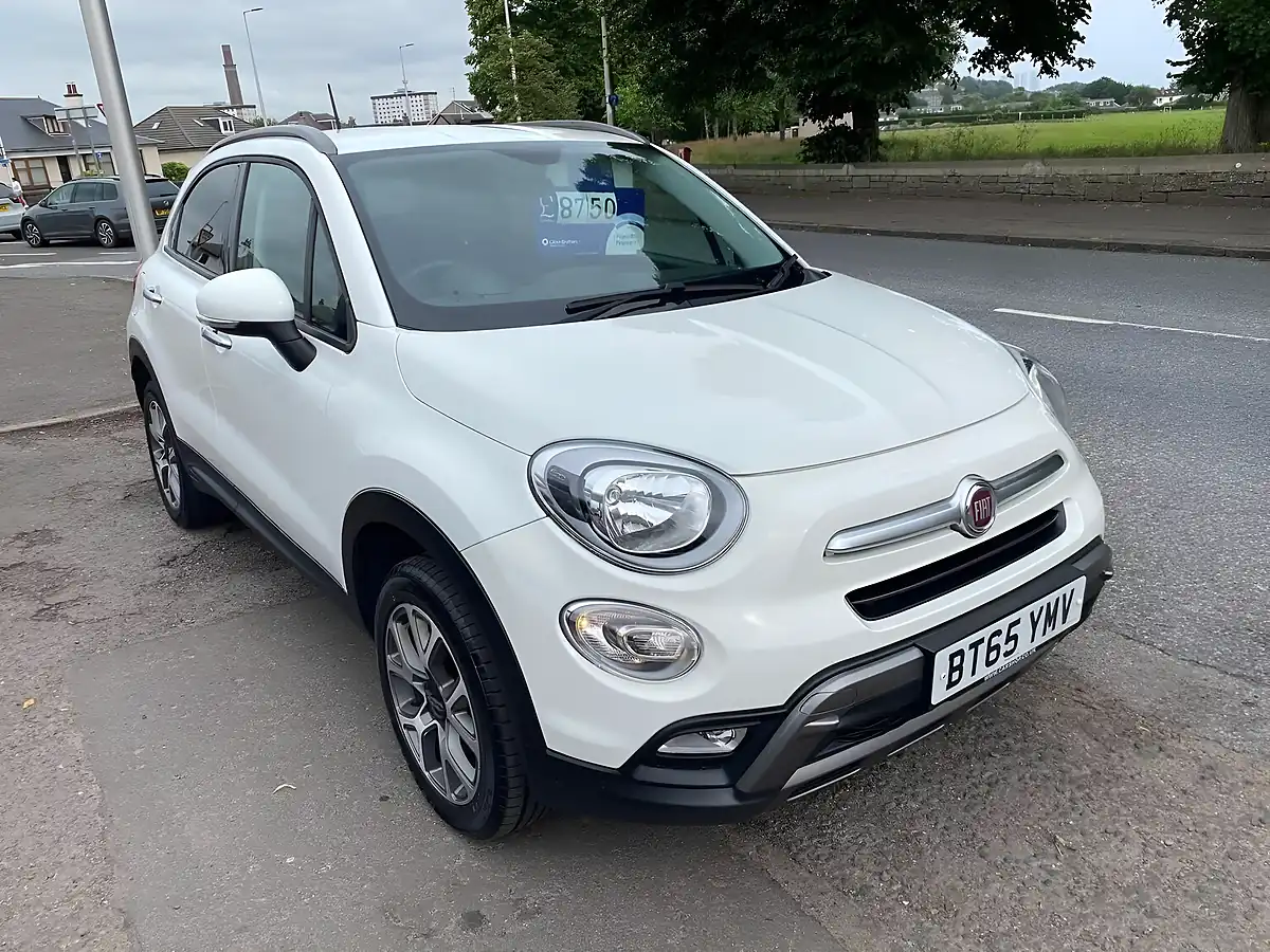 Used 2015 Fiat 500X Cross White - Interior and Exterior details 5