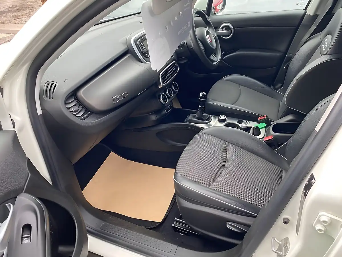 Used 2015 Fiat 500X Cross White - Interior and Exterior details 7