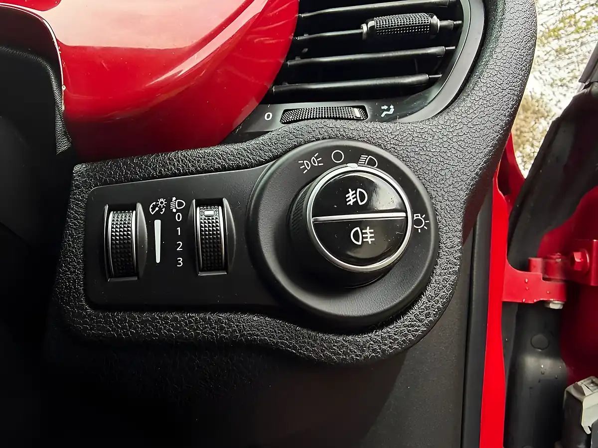 Used 2015 Fiat 500X Pop Star Red - Interior and Exterior details 16