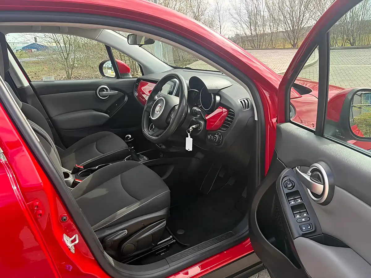 Used 2015 Fiat 500X Red - Interior and Exterior details 10