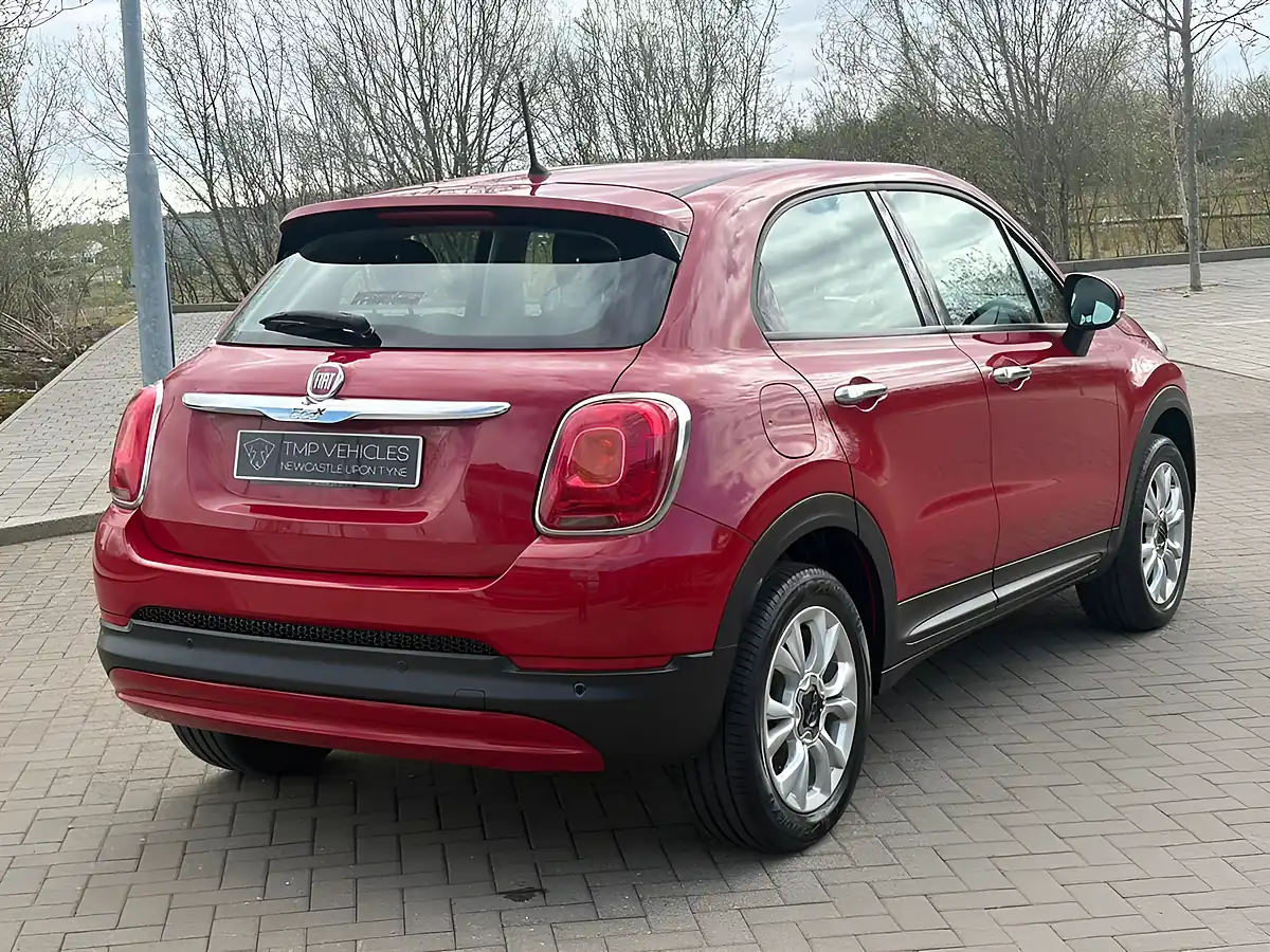 Used 2015 Fiat 500X Red - Interior and Exterior details 3