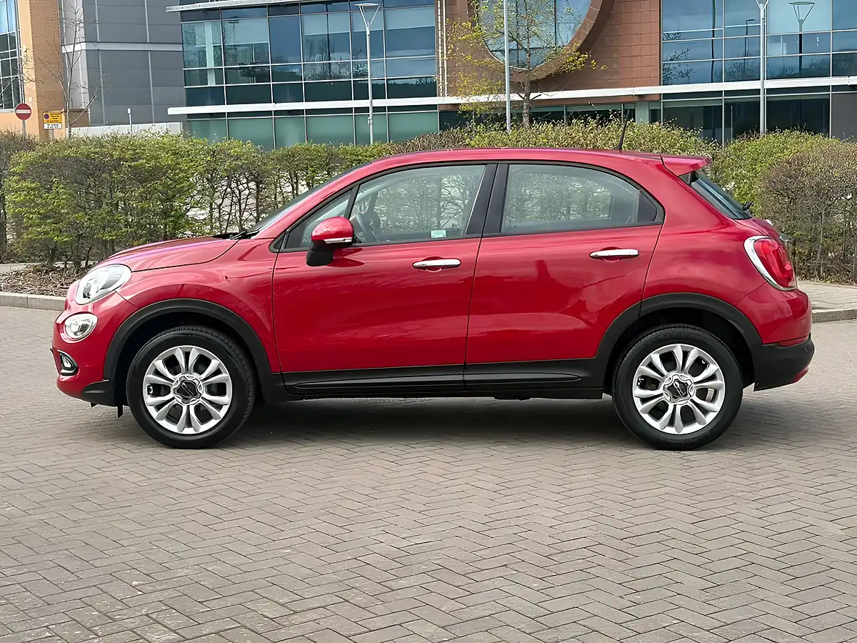 Used 2015 Fiat 500X Red - Interior and Exterior details 6